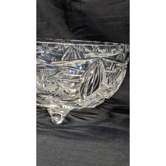 Vintage large 7" crystal 3 Footed pinwheel Candy Dish | elegant serving bowl - Picture 3 of 8